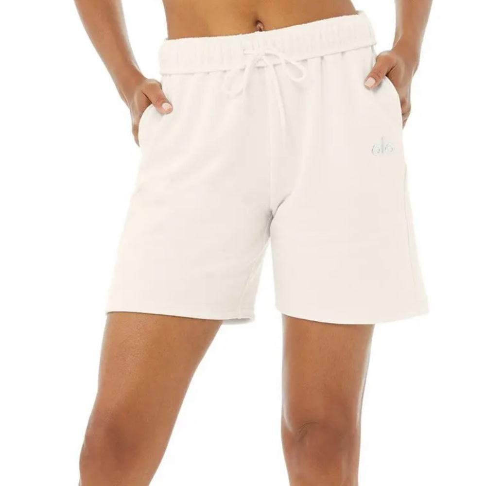ALO Yoga Ivory Accolade Short